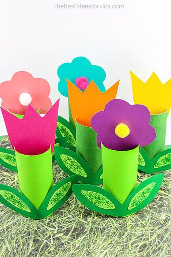 Blumen aus Klopapierrollen