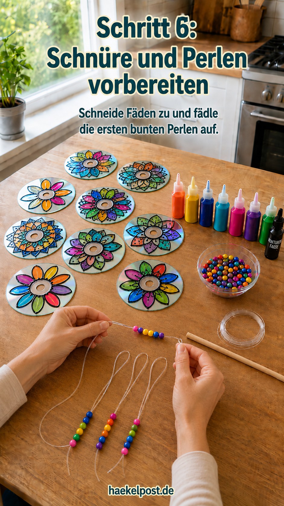 Bunte Perlen werden auf zugeschnittene Fäden für den CD-Sonnenfänger aufgefädelt