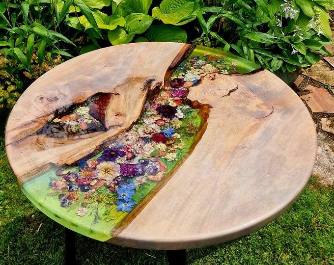 Epoxidharz Möbel mit Naturmaterialien