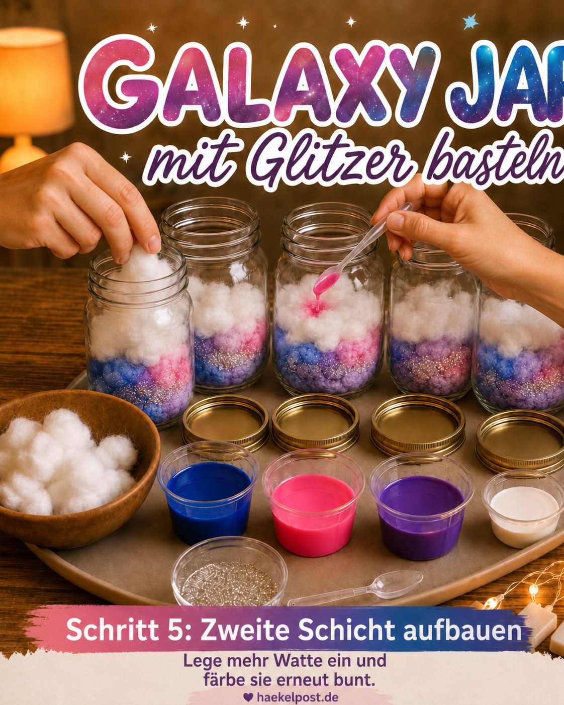 Zweite Wattelage wird eingelegt und erneut bunt eingefärbt beim Galaxy Jar basteln