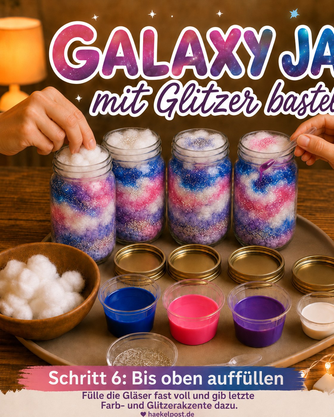 Die Gläser werden fast bis zum Rand mit bunter Watte und Glitzer aufgefüllt