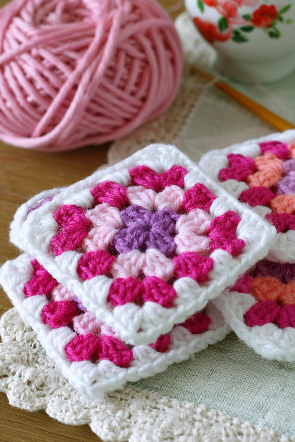15 bunte Granny Squares häkeln - Anleitung & Muster
