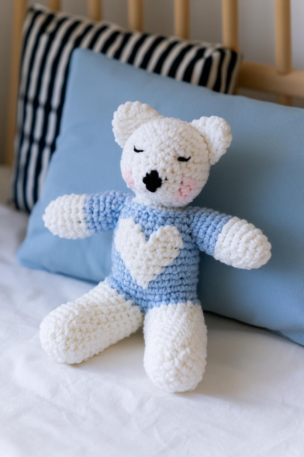 Schlafender Teddybär in Blau