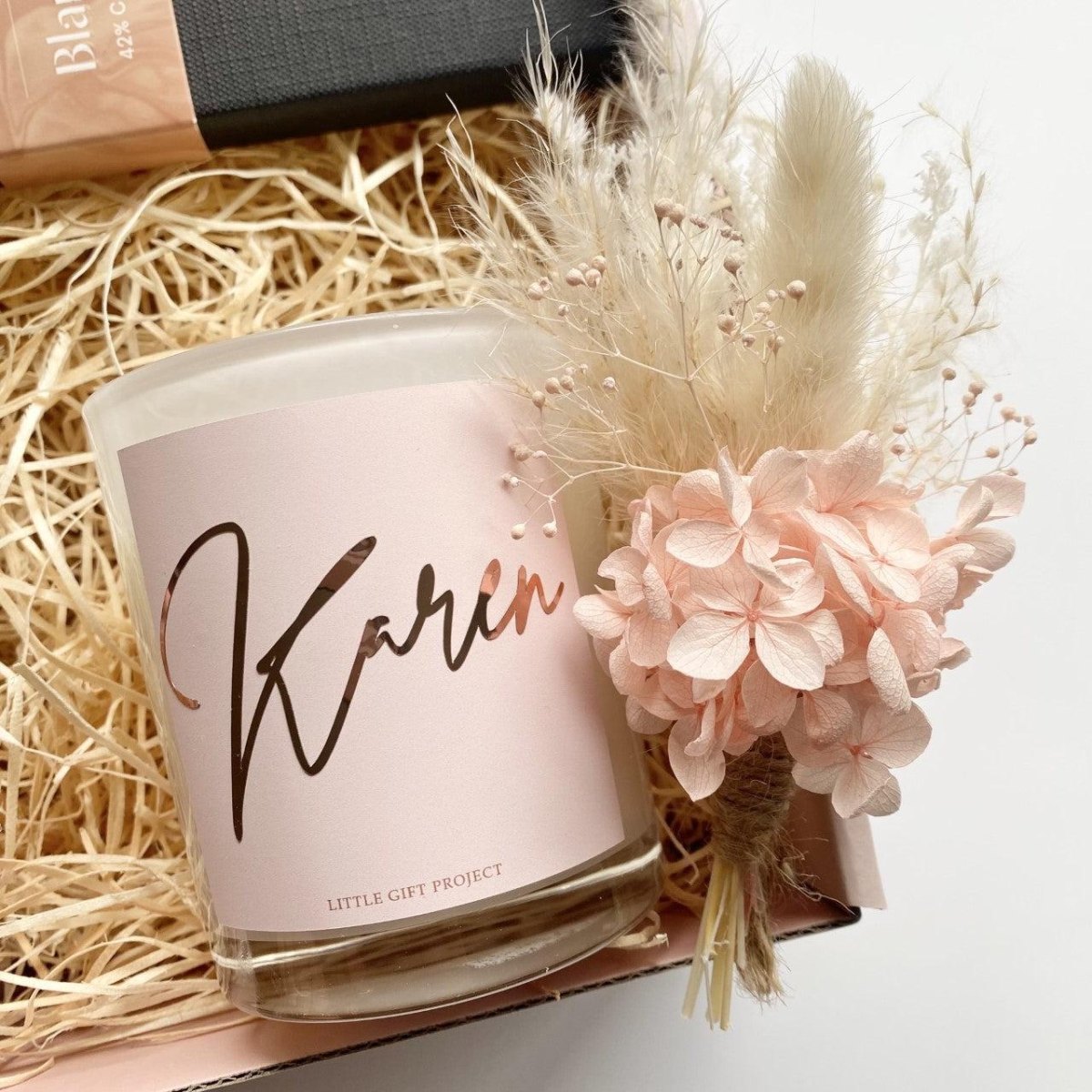 Personalisierte Kerze mit Blumen