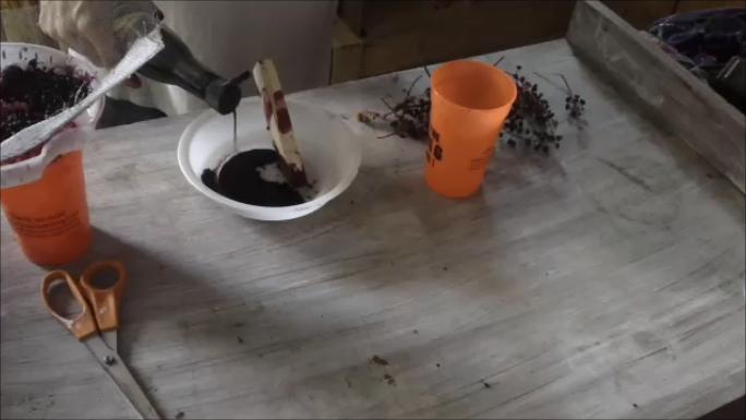 Rote Naturfarben für Holz