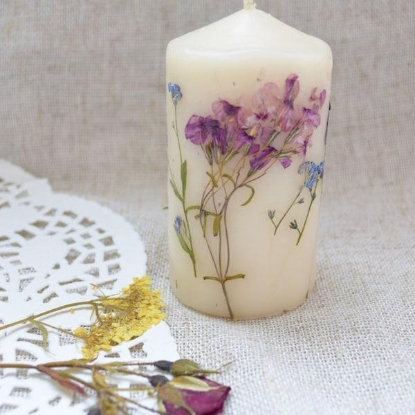 Kerzen mit getrockneten Blumen selber machen Ideen