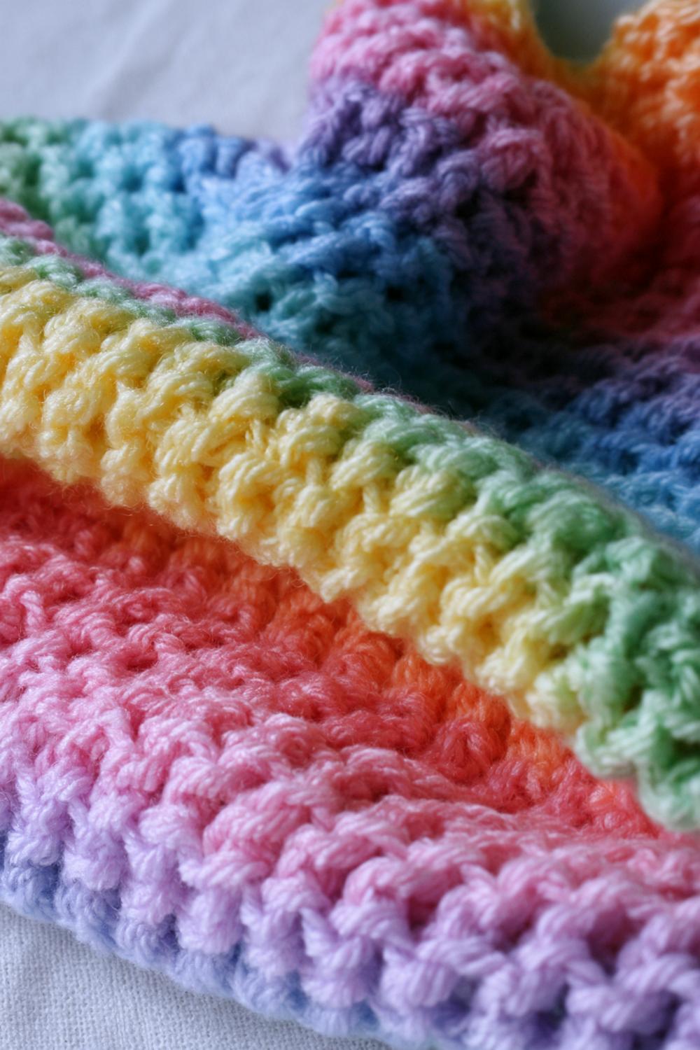 Regenbogen-Häkelwerk