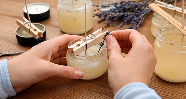 Handgemachte Kerzen im Glas
