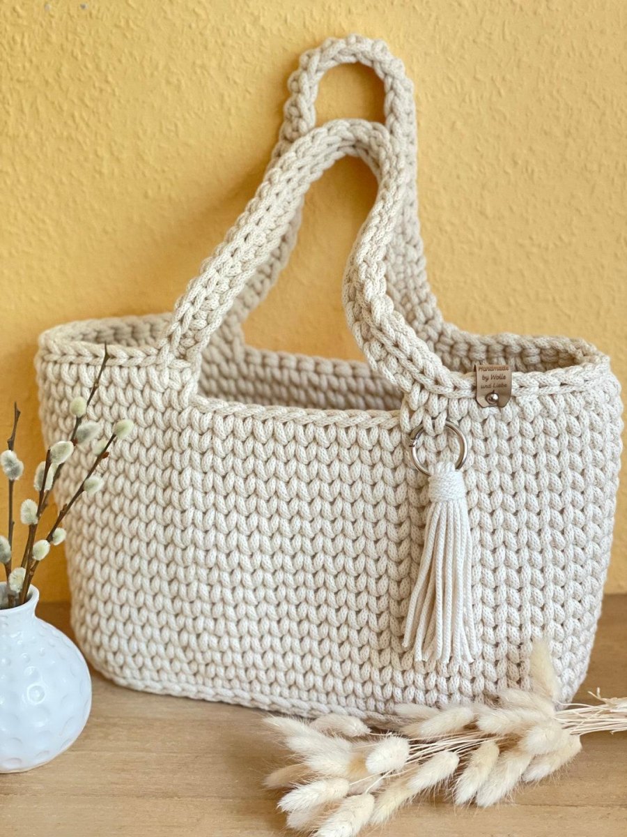 Moderne gehäkelte Tasche