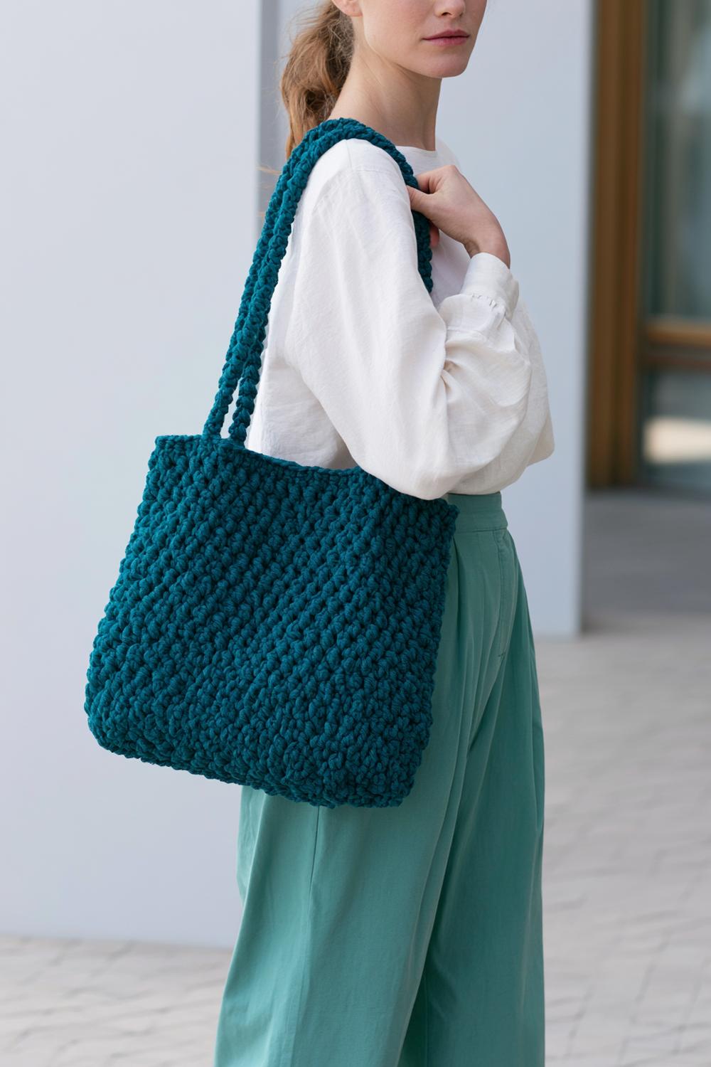 Gehäkelte Tasche in Petrol