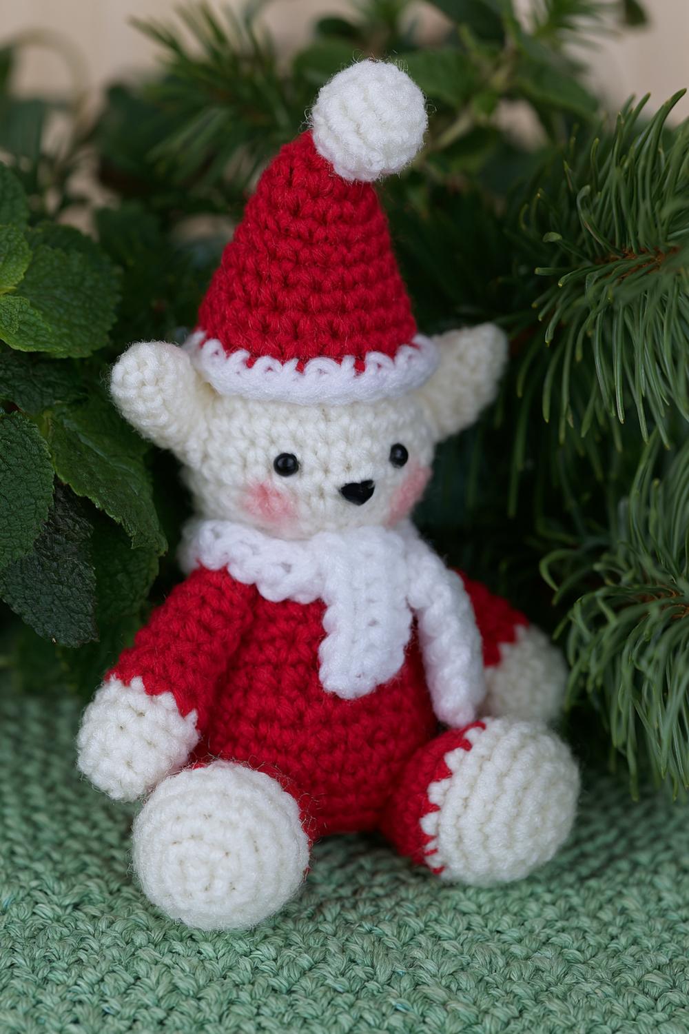 Weihnachtsbär mit roter Mütze